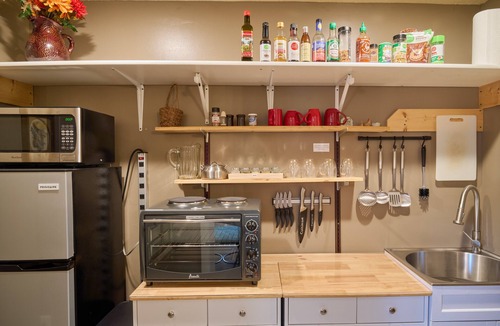Newton Apartment | Marigold Sunrise Studio Apt. Short or Mid-Term Rental. Sleeps 4