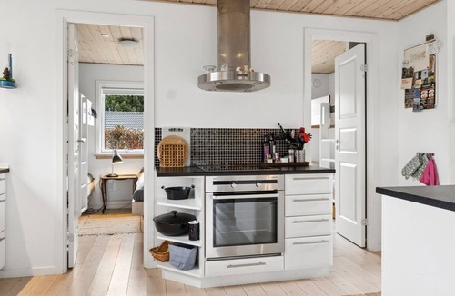 Store Kongsmark House | "Marillia" - 75m from the sea by Interhome