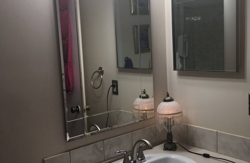 Regina House | Marilyn Monroe Bungalo/w Shuttle Van pick up