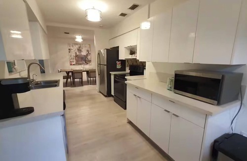 Northeast Miami House | Marilyn Monroe Waterfront Home with Pool & Dock