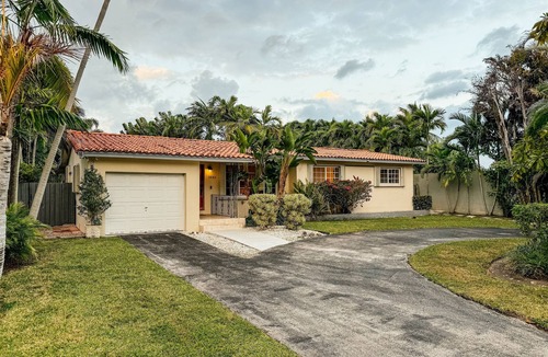 Northeast Miami House | Marilyn Monroe Waterfront Home with Pool & Dock