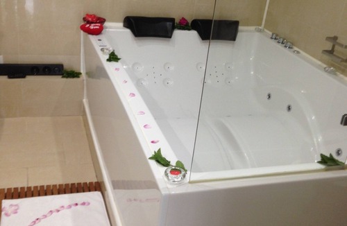 Massoins House | Marilyne mountain view suite with Jacuzzi and private sauna