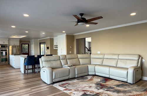 Discovery Bay House | Marina Bay Waterfront Home