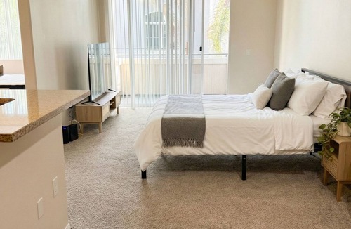 Del Rey Apartment | Marina Del Rey Getaway - Close To Venice Beach