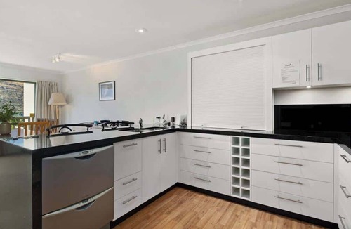 Frankton House | Marina Heights Panoramic Alpine Views