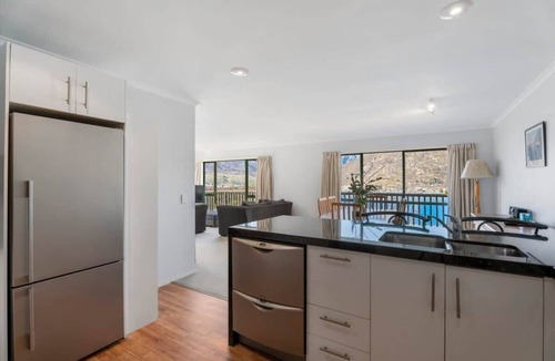 Frankton House | Marina Heights Panoramic Alpine Views