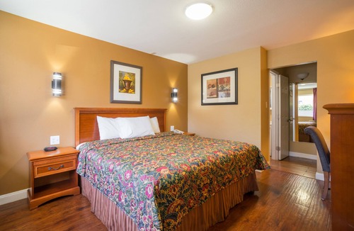 Ocean View and Fourth Street Hotel | Marina Inn
