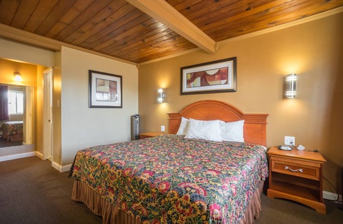 Ocean View and Fourth Street Hotel | Marina Inn