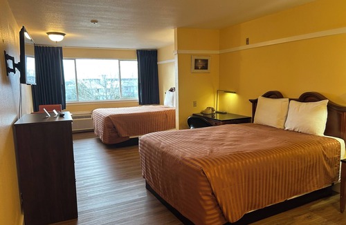 Des Moines Hotel | Marina Inn