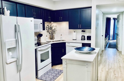Clear Lake Shores Condo | Marina Maison, 2BDR Condo