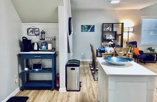 Clear Lake Shores Condo | Marina Maison, 2BDR Condo