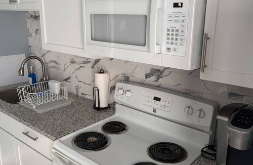 Portsmouth Apartment | Marina on the Sakonett