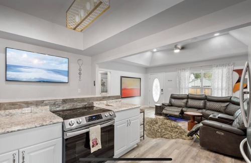 Central Newport News House | Marina Paradise, Pet Friendly, Ample Parking, Game Room