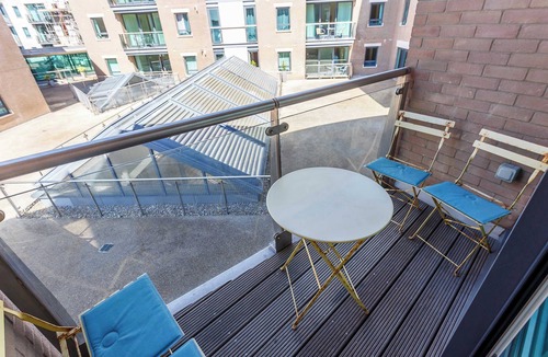 Poole Apartment | Marina Secret - with Free Parking