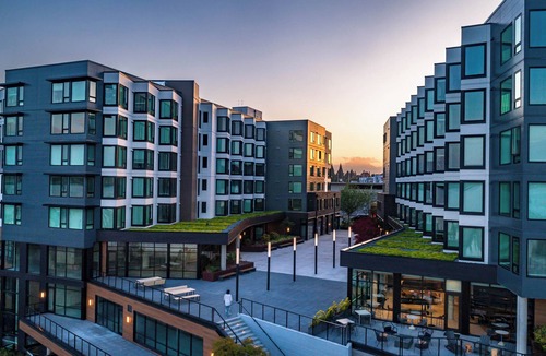 Bremerton House | Marina Square - Queen Panoramic Water View with Full Kitchen and W