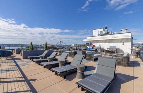 Bremerton House | Marina Square - Queen Panoramic Water View with Full Kitchen and W