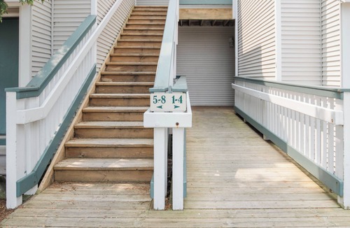 Manistee Condo | Marina Studio- King Bed, No Steps