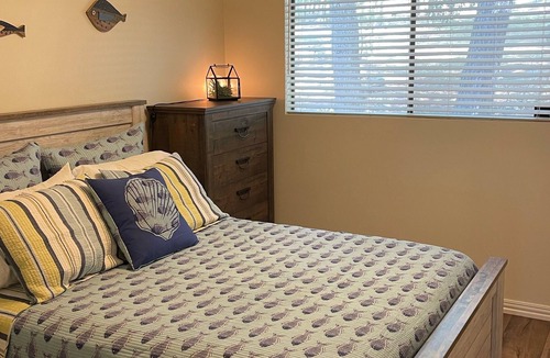 Cape Royale House | Marina View Entire house Furnished deck - lake & marina views + parking - 2 cars