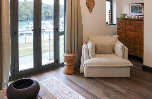 Neyland House | Marina View