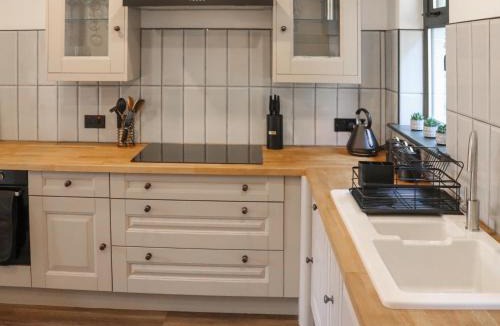 Neyland House | Marina View