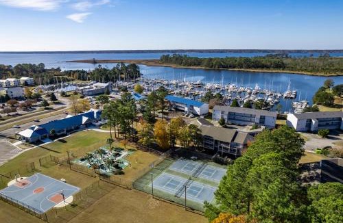 Fairfield Harbour Apartment | Marina Vista 1 Bedroom Condo