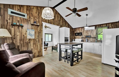 Notre-Dame-de-Pontmain Cottage | Marina Waterfront Cottage | Lake View