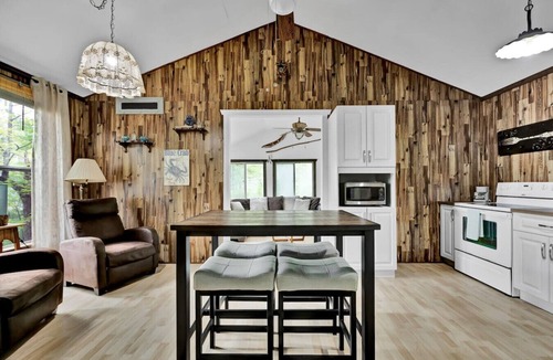 Notre-Dame-de-Pontmain Cottage | Marina Waterfront Cottage | Lake View