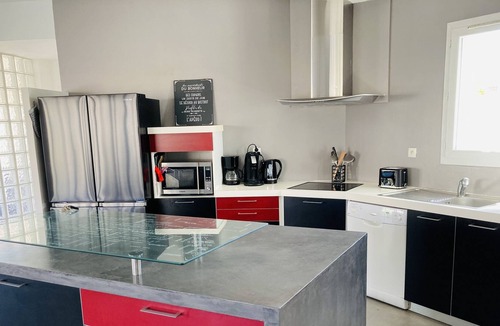 Aigues-Mortes Villa | Marina with private swimming pool