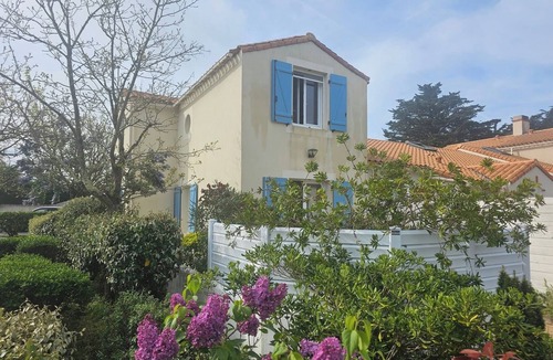 Barbatre House | Marine air