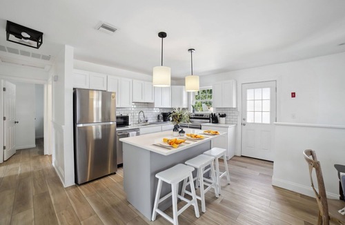 Bridgeport House | Marine Theme - 4 BR - Backyard - Fire pit