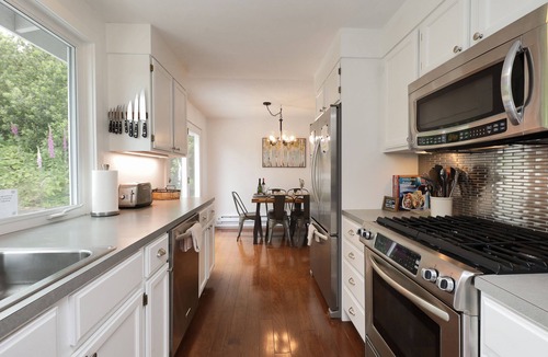 Lagoon Point House | Marine View Bluff by AvantStay | Waterfront Views