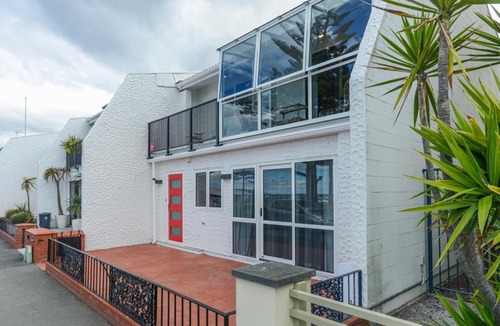 Napier Apartment | Marine Views - Napier Upstairs Unit