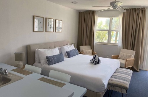 Hollywood South Central Beach Cabin | marine villas # 6 Beach access