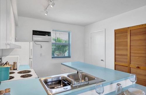 Hollywood South Central Beach Cabin | marine villas # 7 Beach access