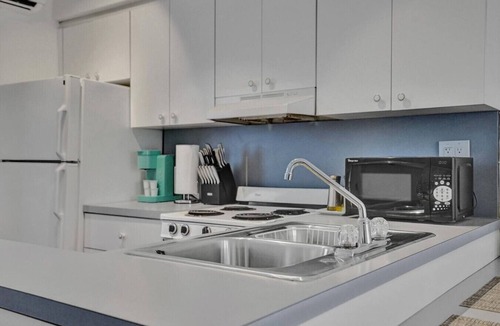 Hollywood South Central Beach Cabin | marine villas studio unit 2