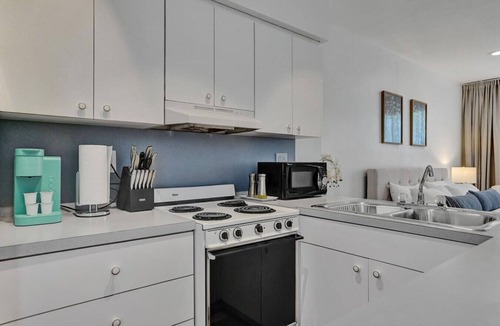 Hollywood South Central Beach Cabin | marine villas studio unit 2