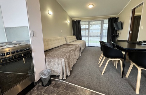 Westshore Hotel | Marineland Motel