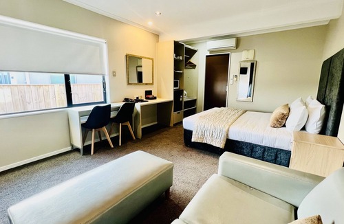 Westshore Hotel | Marineland Motel