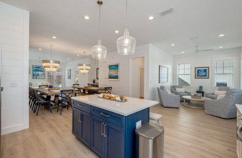 Delos House | Mariner: New with Private Beach!