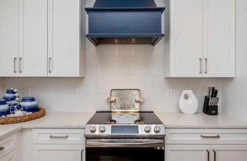 Delos House | Mariner: New with Private Beach!
