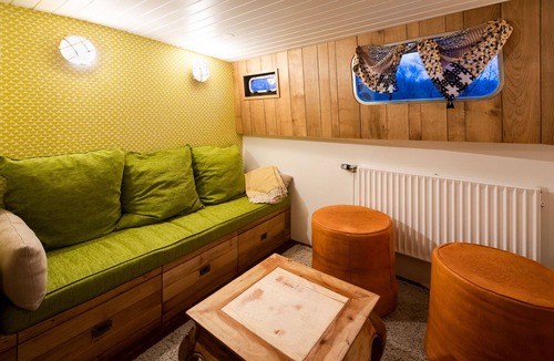 Bois Blancs Boat Rental | Mariner's cabin in barge in Lille's green lung