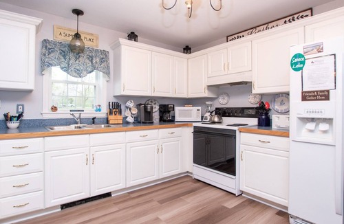 Town of Varick Cottage | Mariner's Cove - A Spectacular Seneca Lakefront Retreat for Wine Lovers!