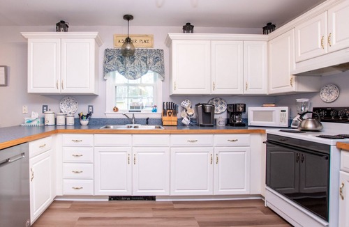 Town of Varick Cottage | Mariner's Cove - A Spectacular Seneca Lakefront Retreat for Wine Lovers!