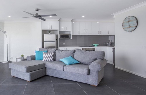 Mollymook Apartment | Mariners 2 Summary: L