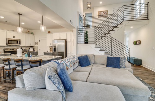 Huddleston House | Mariners Cottage - Stunning SML Getaway with Resort Perks at Mariners Landing!