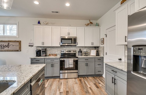 Huddleston House | Mariners Cottage - Stunning SML Getaway with Resort Perks at Mariners Landing!