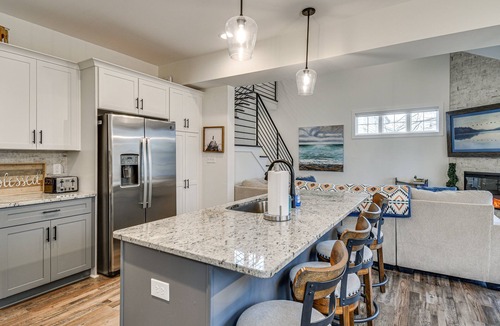 Huddleston House | Mariners Cottage - Stunning SML Getaway with Resort Perks at Mariners Landing!