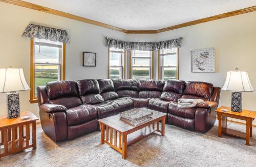 Marion House | Marion Retreat w/Patio, Grills & Fire Pit