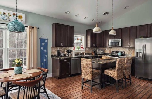 Berkeley Springs House | Mariposa · Creek Cottage with Hot Tub & Fire Pit