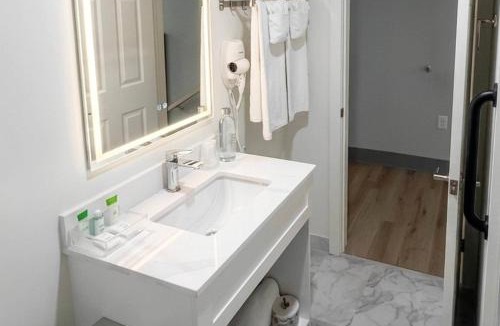 Port Hawkesbury Hotel | Maritime Inn Port Hawkesbury